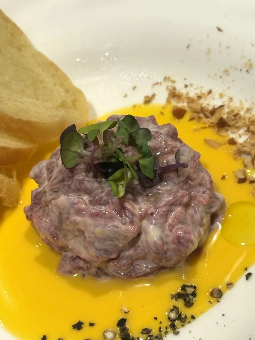 馬肉のタルタル 白トリュフ風味